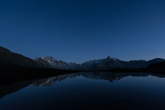 Beautiful Timelapse Of The Night Sky With Reflections In A Lake